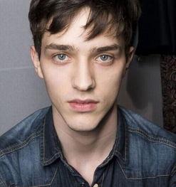 紫色欧美帅哥图片,欧美帅哥的紫色风采